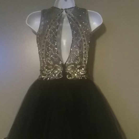 LETS BEAUTIFUL EMBELLISHED PAGEANT DRESS - Picture 4 of 6